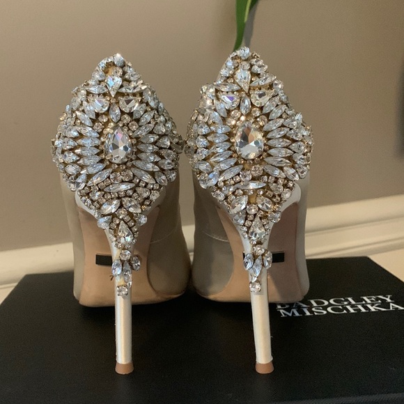 Badgley Mischka Women's Gorgeous Dress Pump - Picture 11 of 15